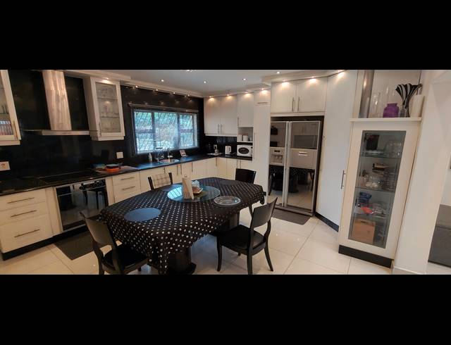 5 BEDROOM FREEHOLD FOR SALE IN SARNIA